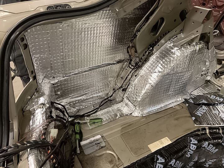 Mata Wyciszająca Butylowa Samoprzylepna klasy Premium ABM Xtreme w rolkach mata wygłuszająca,mata butylowa,mata wyciszająca,izolacja akustyczna Maty butylowe ABM Xtreme izolacja akustyczna Izolacja ABM