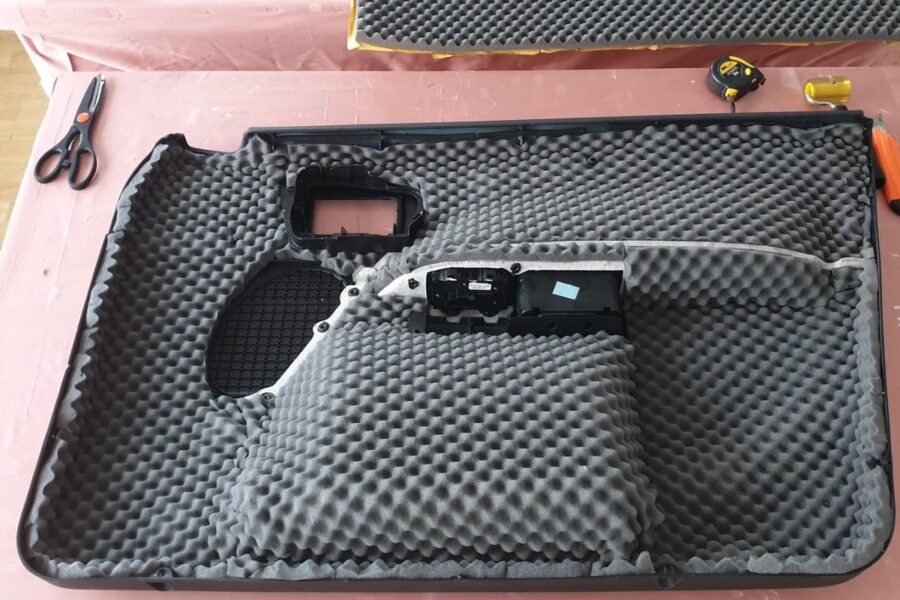 Wygłuszenie drzwi samochodu Izolacja ABM Wygłuszenie drzwi samochodu Izolacja ABM