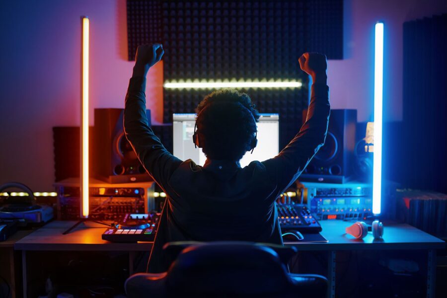 Jak skutecznie wygłuszyć i poprawić akustykę w profesjonalnych i domowych studiach muzycznych? Porady Izolacja ABM