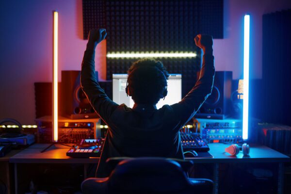 Jak skutecznie wygłuszyć i poprawić akustykę w profesjonalnych i domowych studiach muzycznych? Porady Izolacja ABM