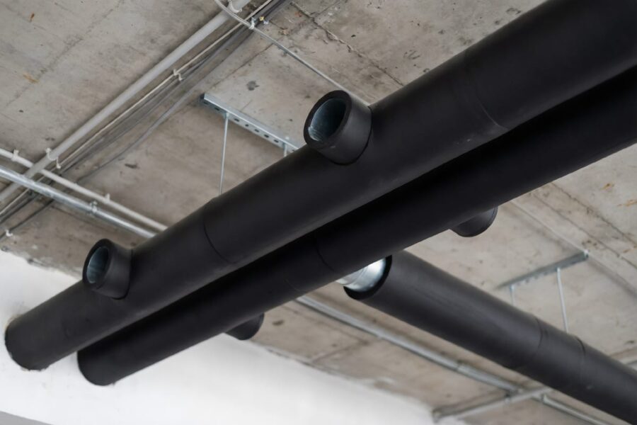 Jak zamknięta struktura komórkowa pianek kauczukowych zapobiega powstawaniu pleśni i korozji? Porady Izolacja ABM